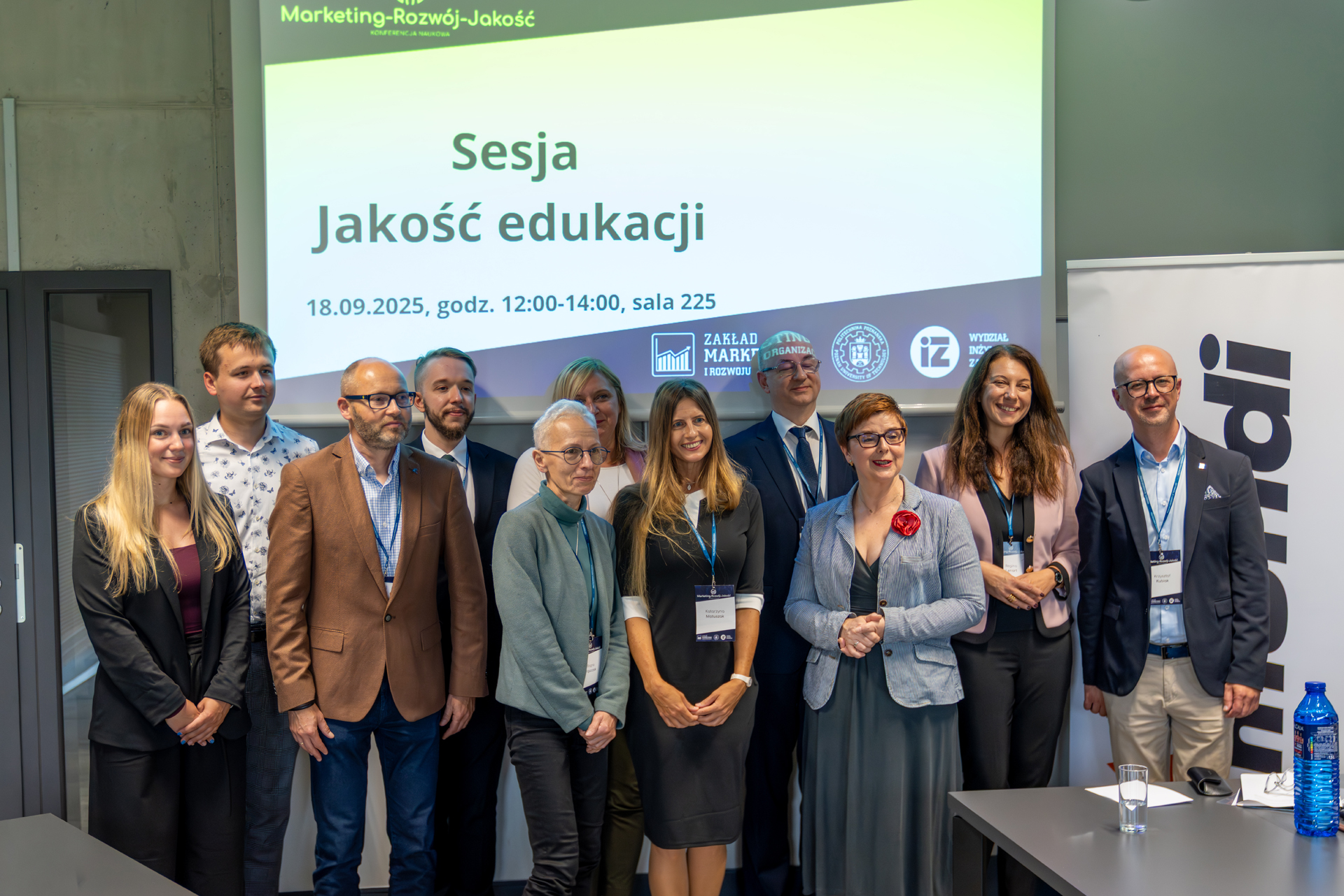 Zdjęcie zbiorowe uczestników panelu 