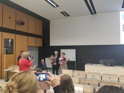 Wręczenie nagrody dla prelegenta