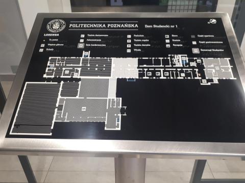 Tablica tyflograficzna w Domu Studenckim nr 1