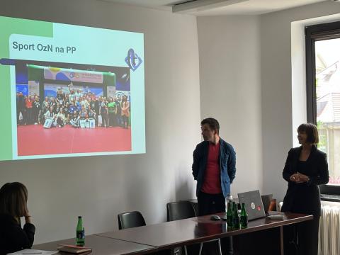 Dominik Czerkawski na konferencji 