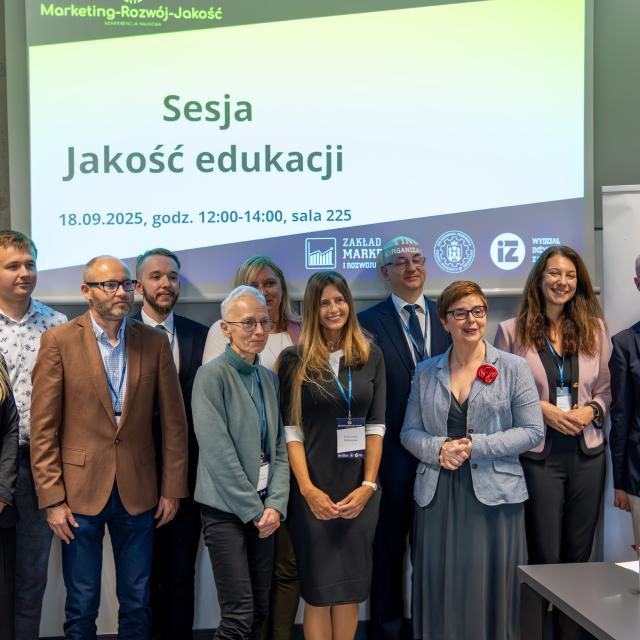 Zdjęcie zbiorowe uczestników panelu