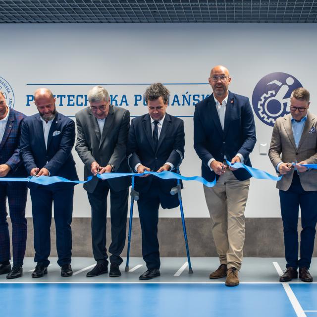 przecięcie wstęgi podczas otwarcia CSON