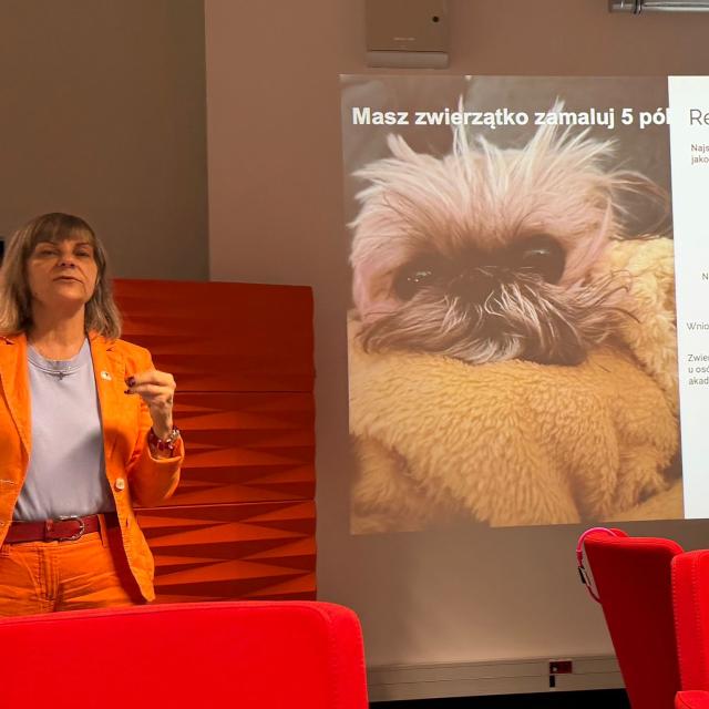 prowadząca i prezentacja 